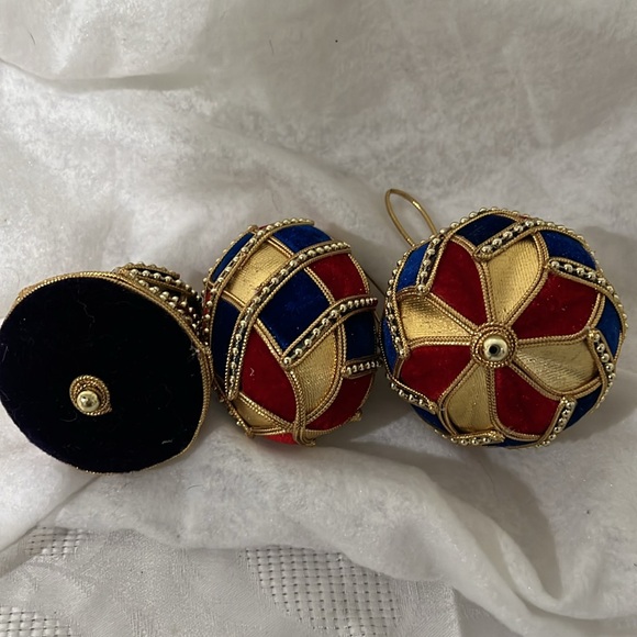 Velvet beaded Christmas Ornaments bell, round, oval shaped x 3 - Picture 2 of 5